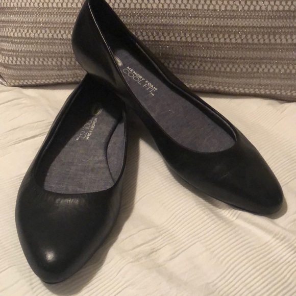 Dr. Scholl's Shoes - Black pointed toe flats
